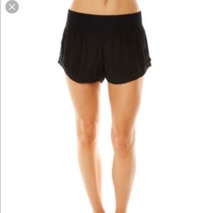 Volvo’s Peaceful Buddhi Short Blk Size L NWT